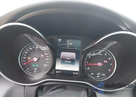 2016 Mercedes-Benz C 300 4Matic z USA, uszkodzony, nr VIN 55SWF4KB9GU108724